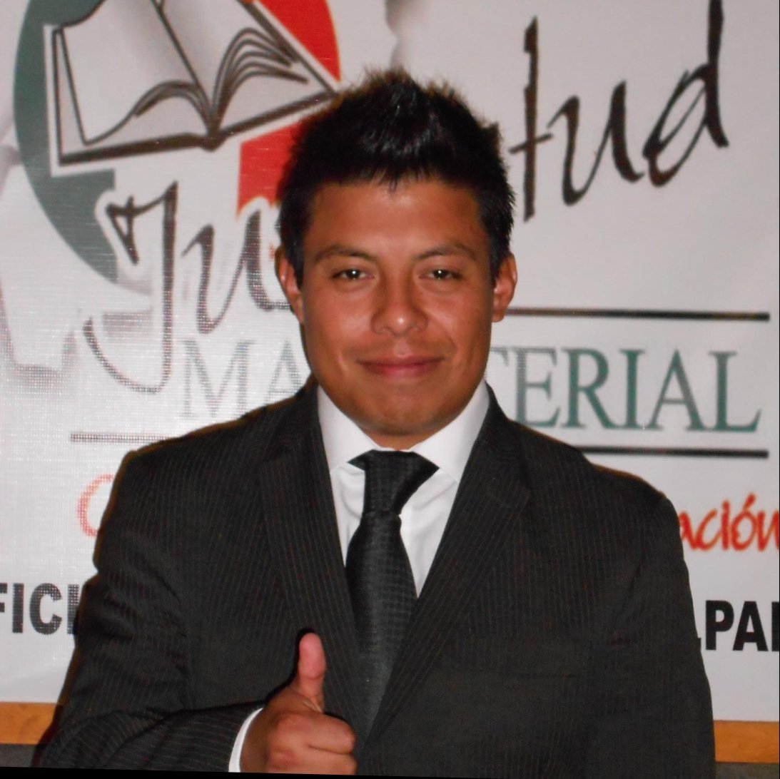 Profesor Félix Esquivel — Retrato institucional en evento magisterial